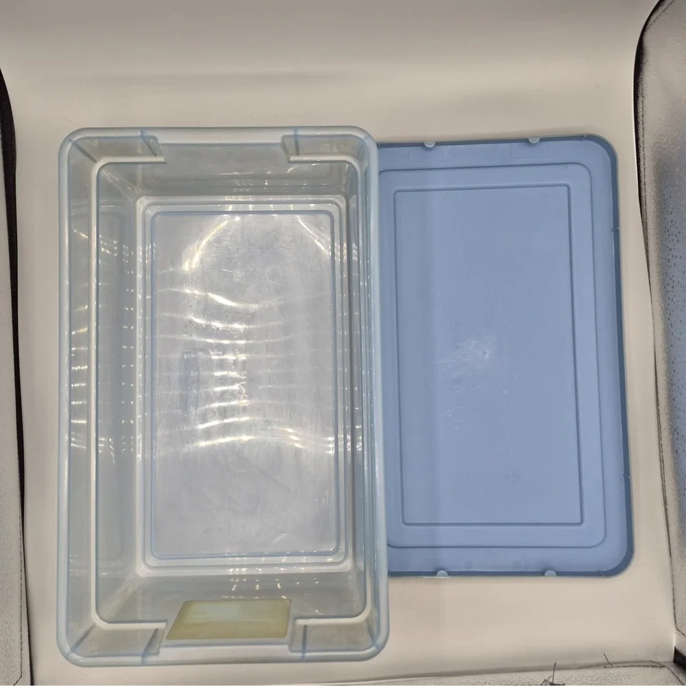 Vintage Rubbermaid 1.54 Gallon‎ Storage Box Blue 701H